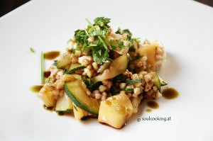 Buchweizen mit Zucchini und Apfel