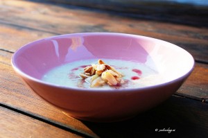 Dinkel-Hirse-Birnenfrühstück mit Mandelsplitter