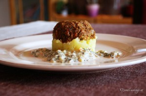 Dinkellaibchen mit Erdäpfelpüree und Dillsauce
