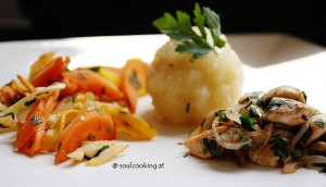 Erdäpfelknödel mit Gemüse
