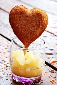 Herzkuchen mit Apfelkompott / Kuchen am Stiel