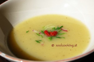 Kohlrabisuppe mit goji beeren