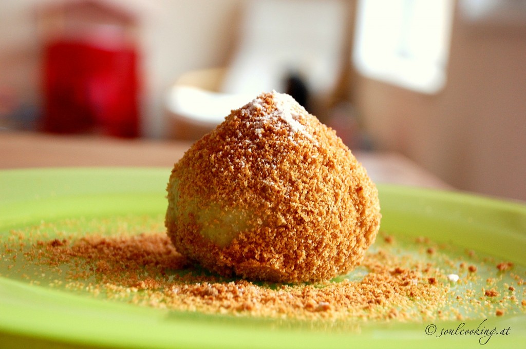 Zwetschkenknödel mit Dinkelbrösel