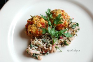 bunte Semmelknödel mit Mangoldgemüse