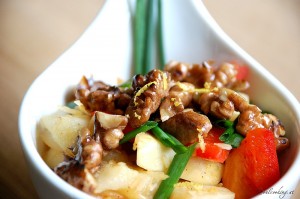 Gemüse mit Kokos und karamelisierten Walnüssen