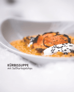 Kürbissuppe mit Süßkartoffelchips