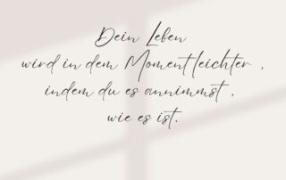 Spruch, dein Leben wird in dem Moment leichter, indem du es annimmst, wie es ist.